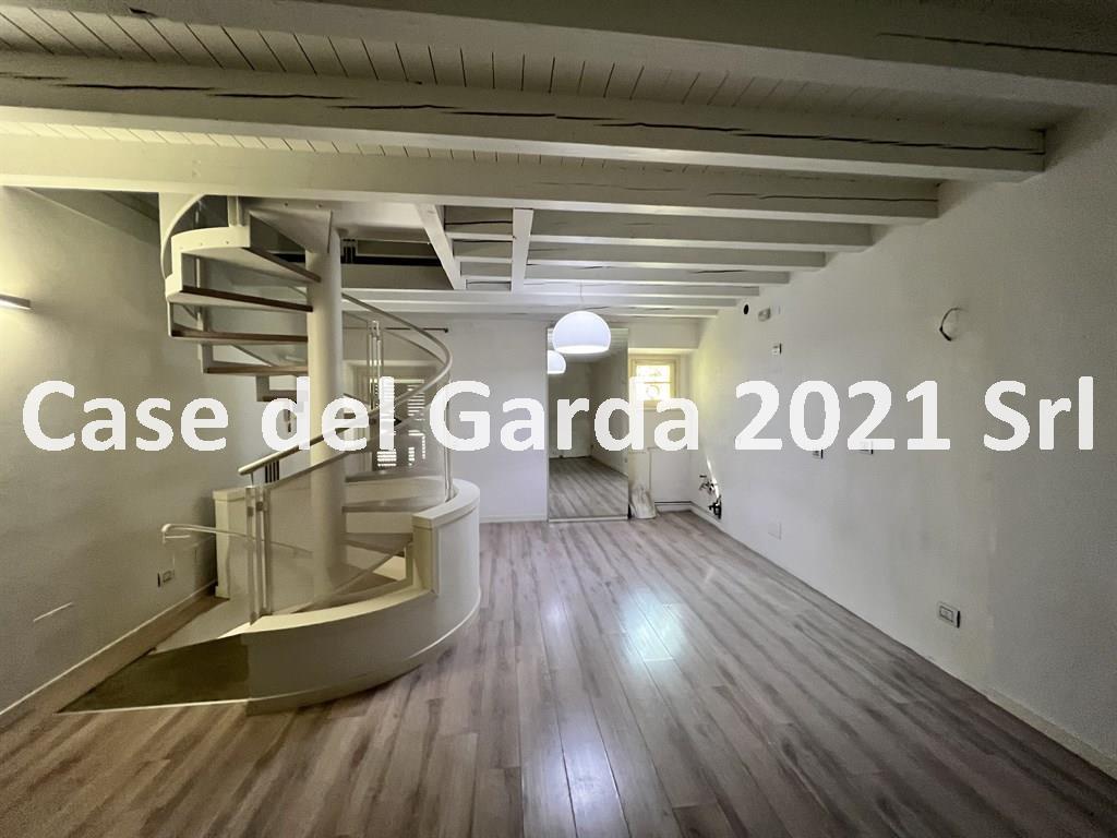 Vendita Quadrilocale Appartamento Desenzano del Garda Piazza Duomo 13 429216