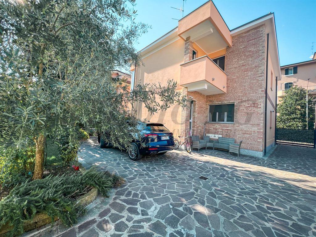 Villa unifamiliare in vendita in Via Amatore Sciesa, Desio