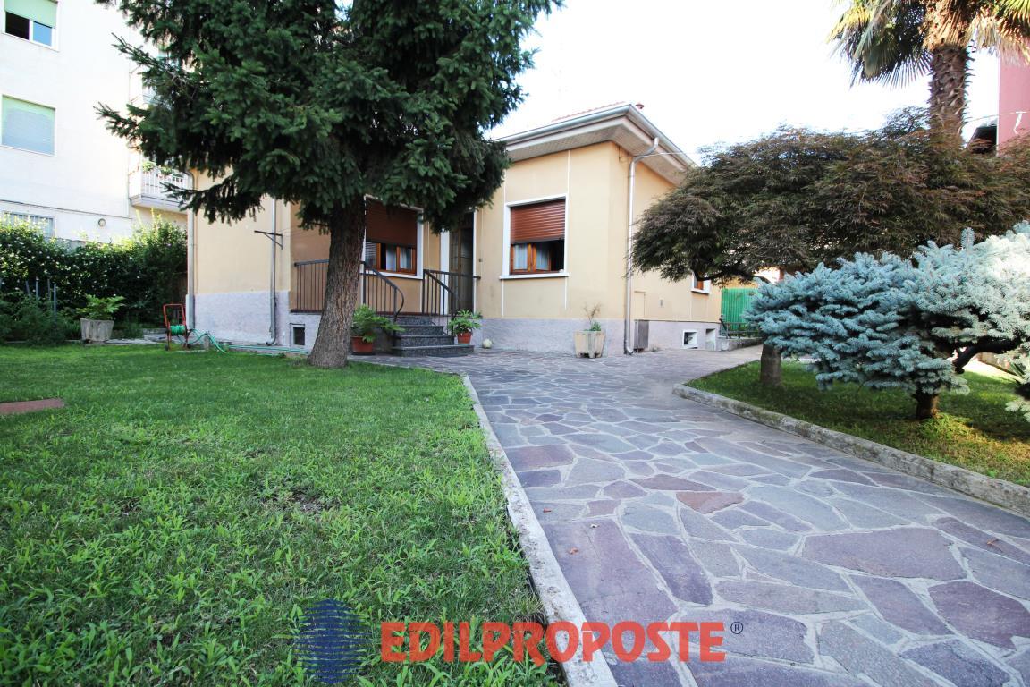 Vendita Villa unifamiliare Casa/Villa Limbiate via carlo goldoni 12 482575